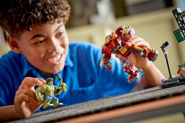 LEGO 76343 Le combat légendaire entre Hulkbuster et Hulk — visuel 6 sur 8
