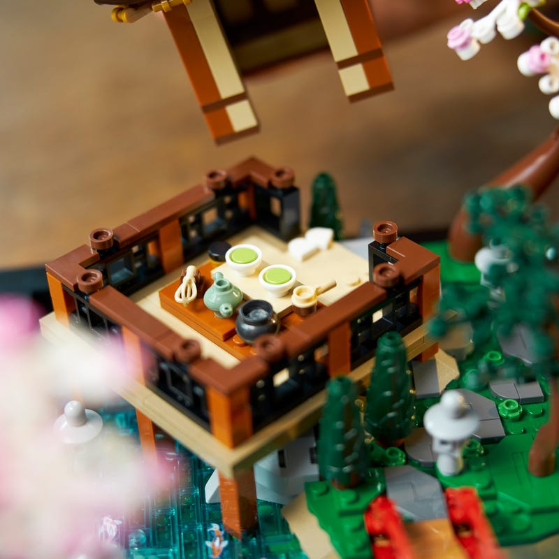 Tranquil Garden 10315 LEGO® Icons Buy online at the Official