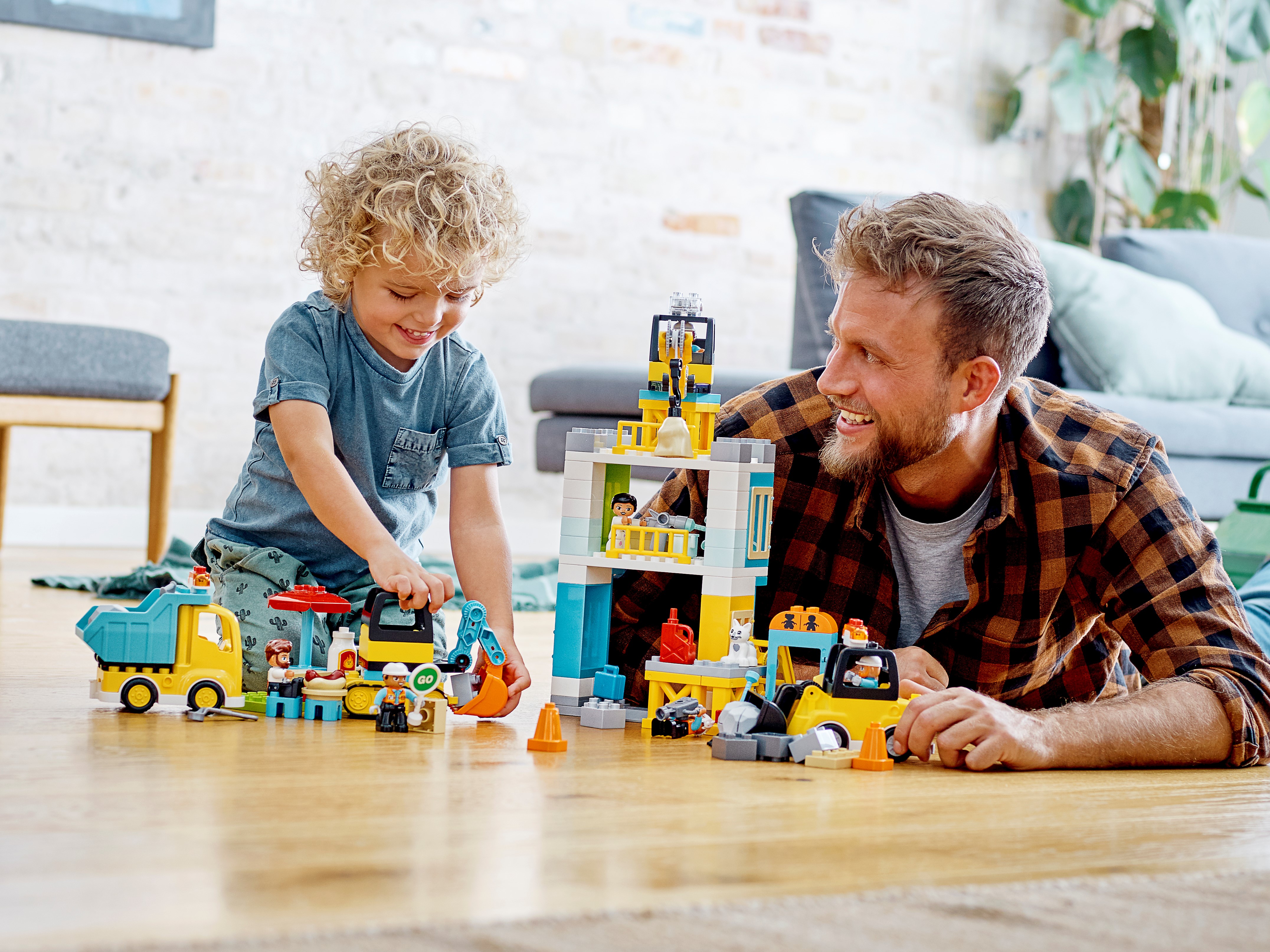 Set de Vehículos de Construcción LEGO 10933 Duplo Grúa Torre y Obra Camión y Excavadora de Juguete Luz y Sonido Juego para Niños Entre 2 y 5 Años 