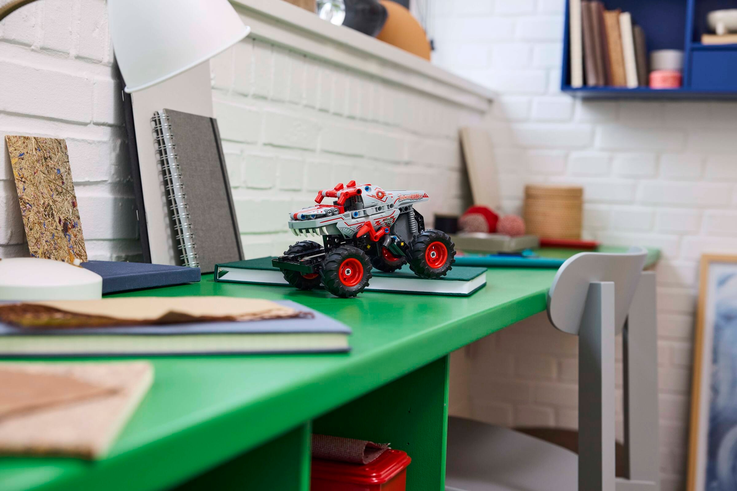 Monster Jam™ ThunderROARus™ Pull-Back 42200 | テクニック |レゴ