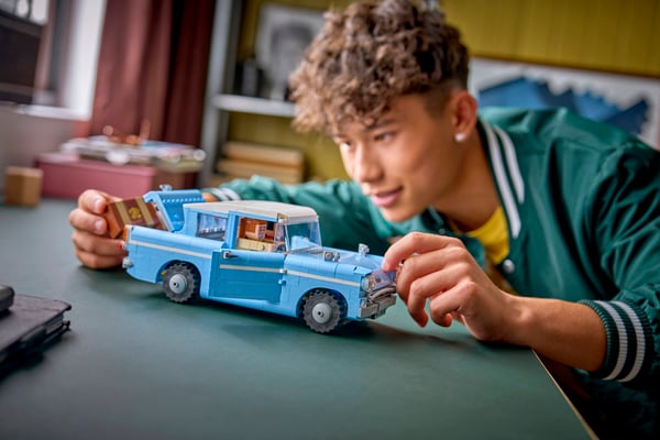 LEGO 76470 La Ford Anglia™ ensorcelée — visuel 7 sur 8