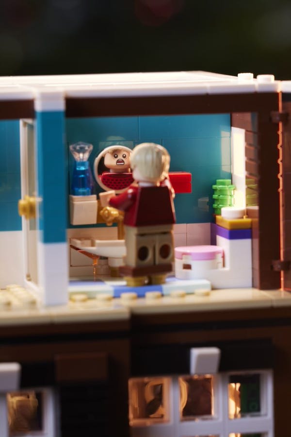 LEGO® Ideas Home Alone - Image 19