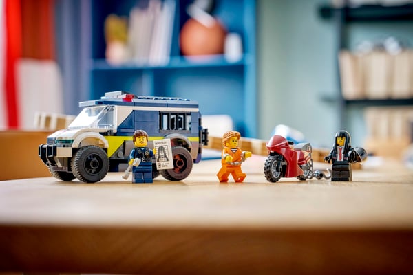 LEGO 60479 Le fourgon pénitentiaire — visuel 8 sur 8