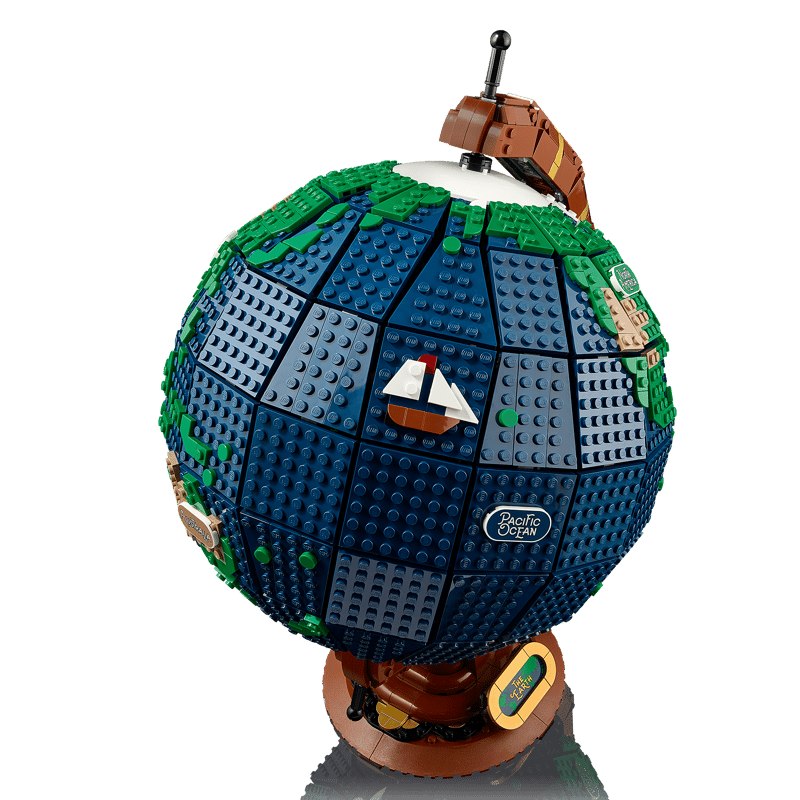 The Globe 21332 | Ideas | Buy online at the Official LEGO® Shop GB