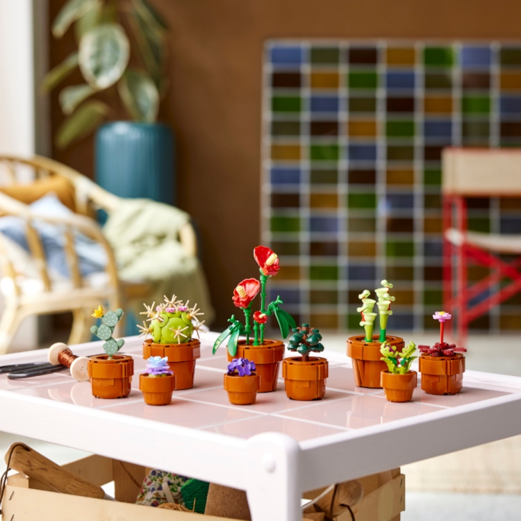 Best Gifts to Give Your Friends | Official LEGO® Shop US