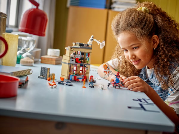 LEGO 76317 L’appartement de Peter Parker — visuel 6 sur 8