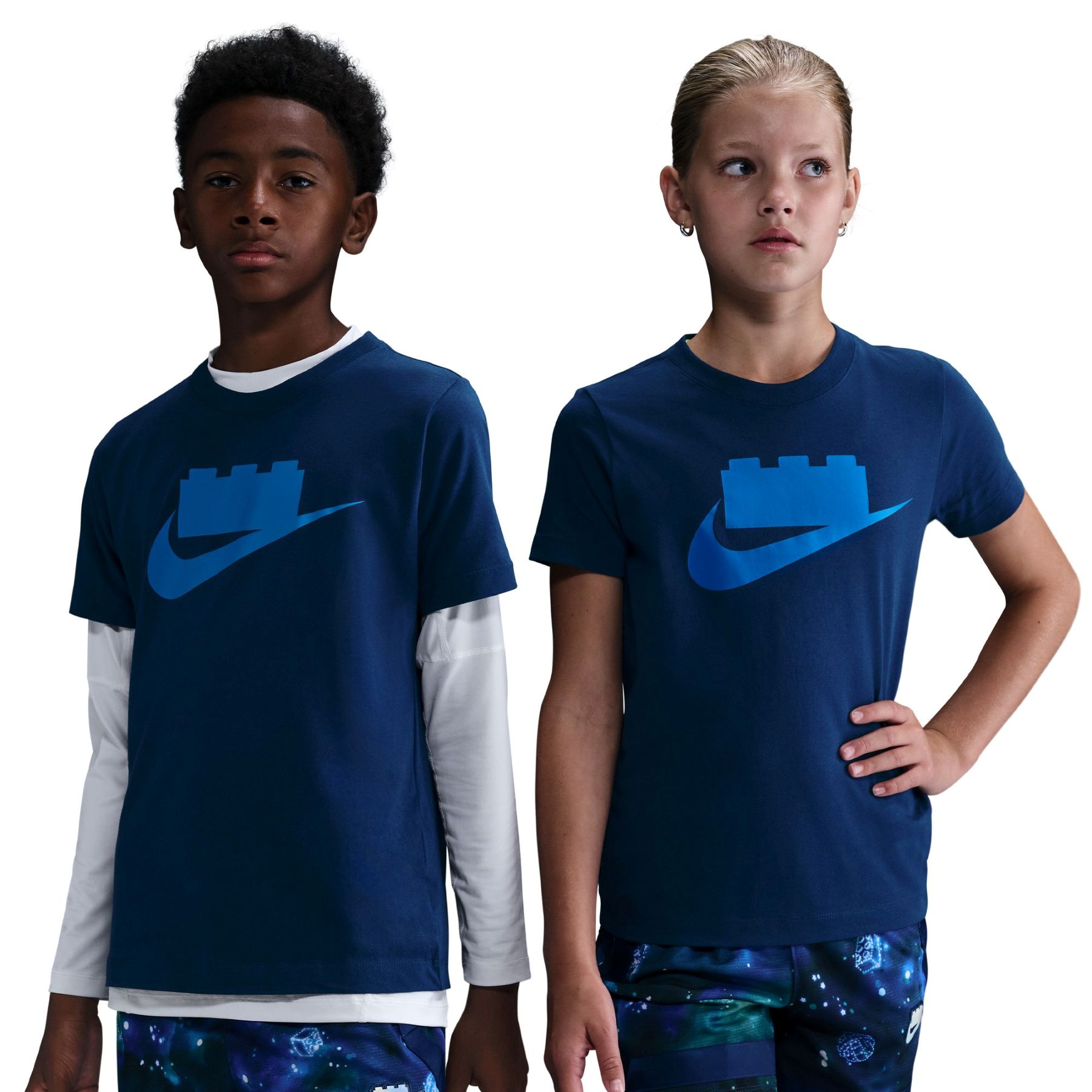 NIKE x レゴ® コレクション ロゴ Tシャツ 5010040 | Nike |レゴ®ストア
