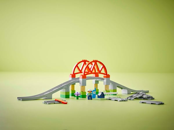 LEGO 10426 Set d'extension : Les rails et le pont du train — visuel 8 sur 8