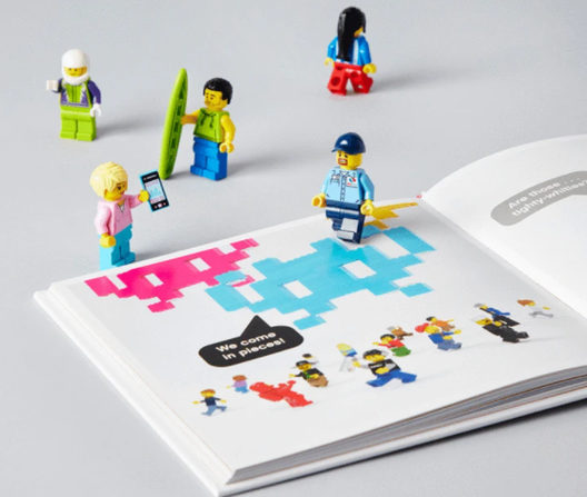 LEGO 5007179 - Small Parts: The Secret Life of Minifigures