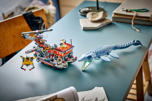 Mosasaurus Dinosaur Boat Attack - Image 12