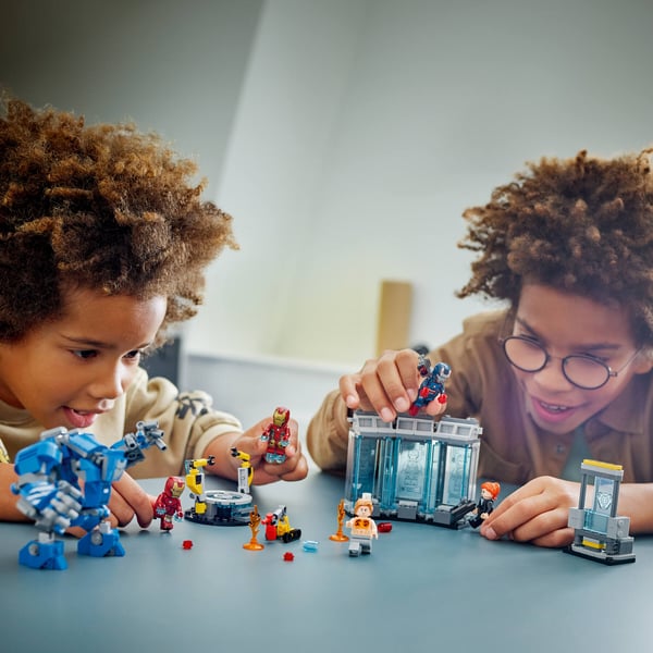 LEGO 76315 Le laboratoire d’Iron Man : la salle des armures — visuel 8 sur 8