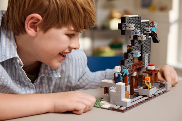 LEGO 21277 La mine en forme de pioche — visuel 7 sur 8
