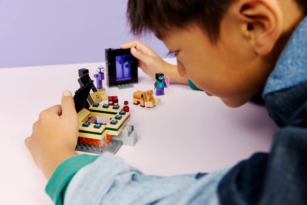 LEGO 21584 Voyage à travers les Portails du Nether et de l’Ender — visuel 8 sur 8