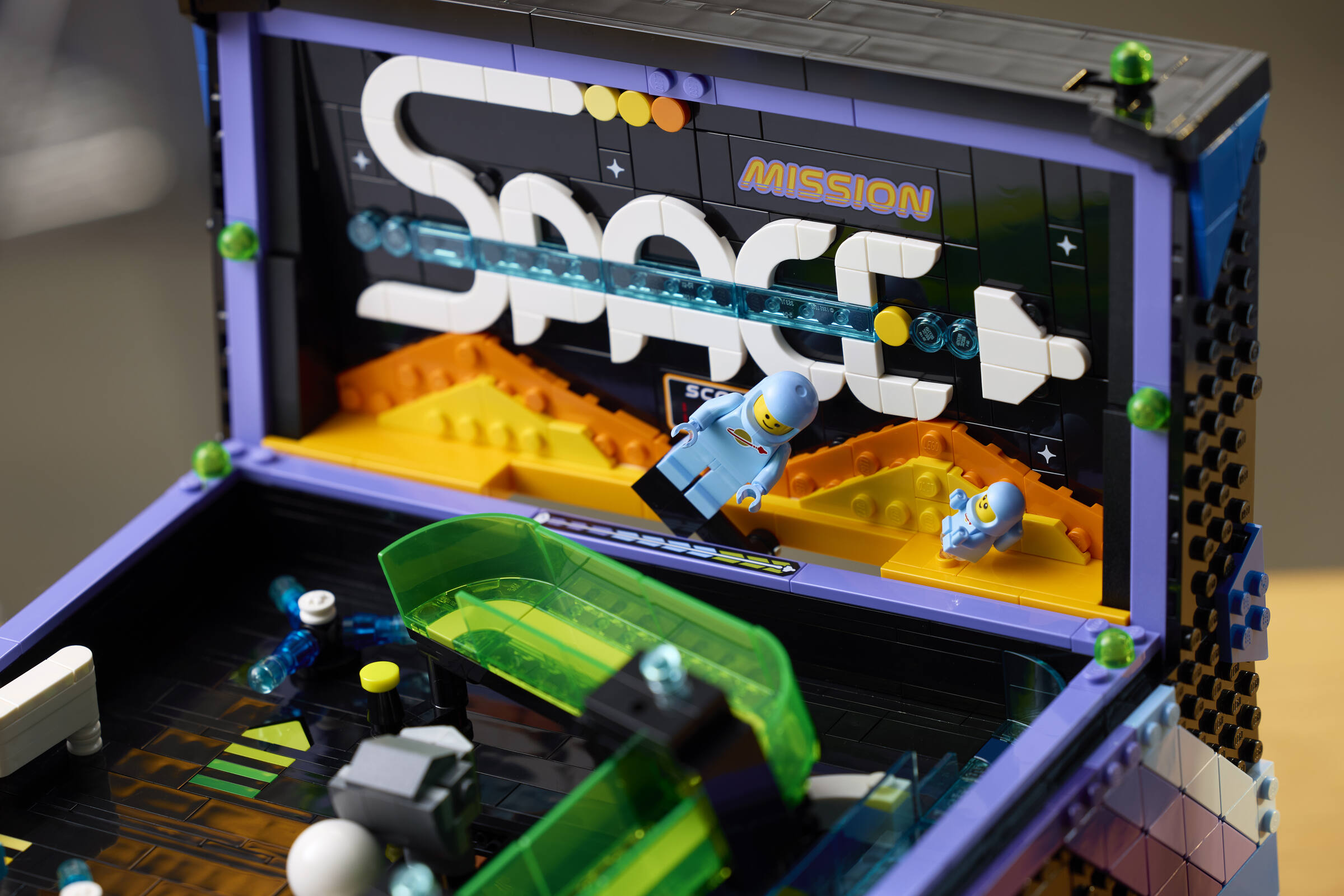 Arcade Pinball Machine 11374 | LEGO® Icons | Buy online at the
