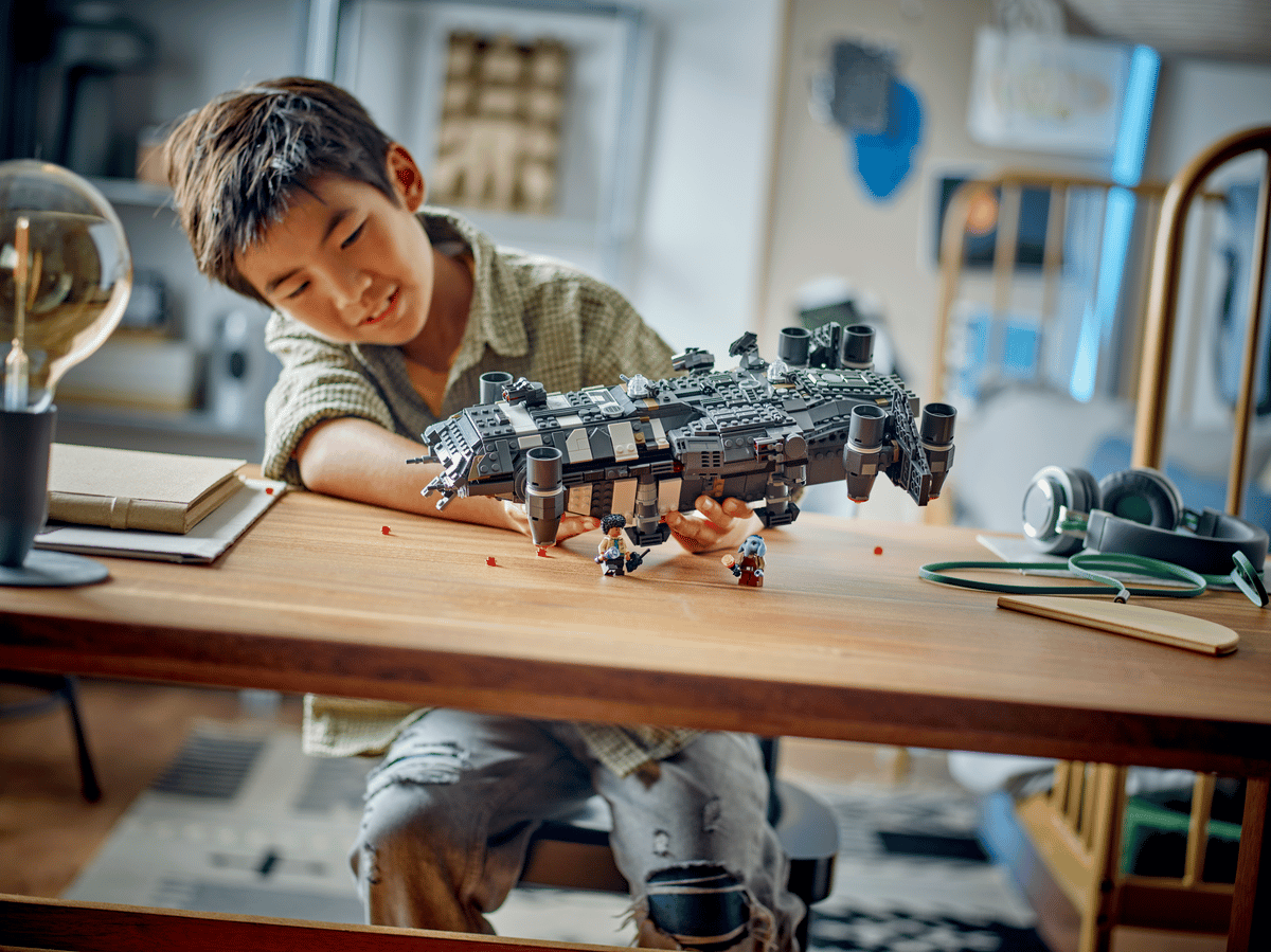 https://www.lego.com/cdn/cs/set/assets/bltdf45ff26381015b8/75374_Lifestyle_cons.png?format=webply&fit=bounds&quality=70&width=800&height=800&dpr=1.5