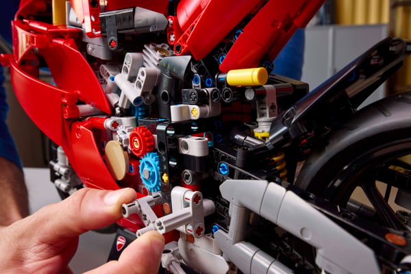LEGO 42202 La Moto Ducati Panigale V4 S — visuel 7 sur 8