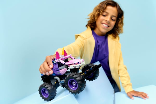 LEGO 42220 Monster Jam™ Sparkle Smash™ à rétrofriction — visuel 6 sur 8