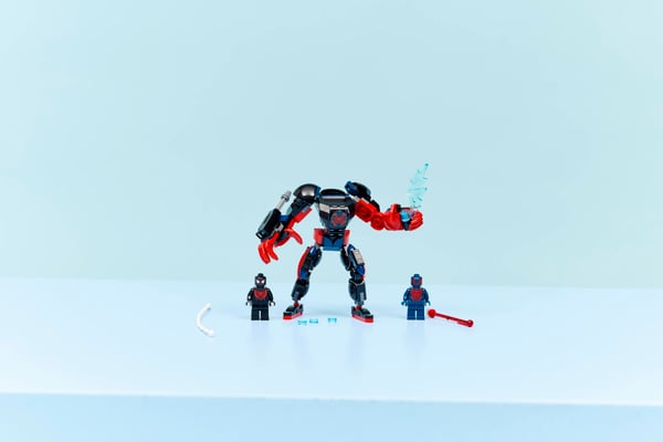 LEGO 76337 Le robot de Miles Morales contre Spider-Man 2099 — visuel 8 sur 8