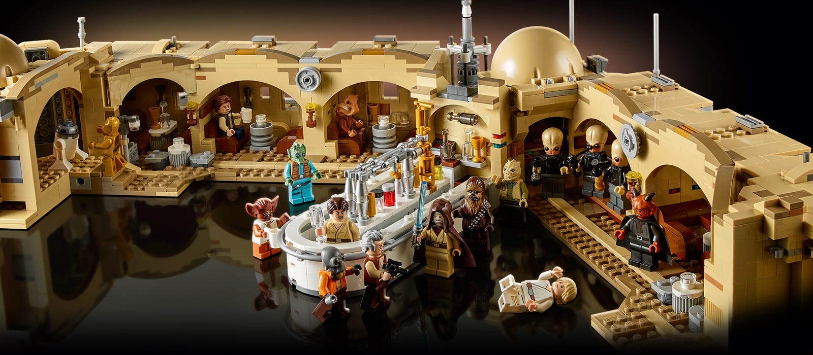 Behind-the-scenes of the 'Star Wars' Cantina bar set