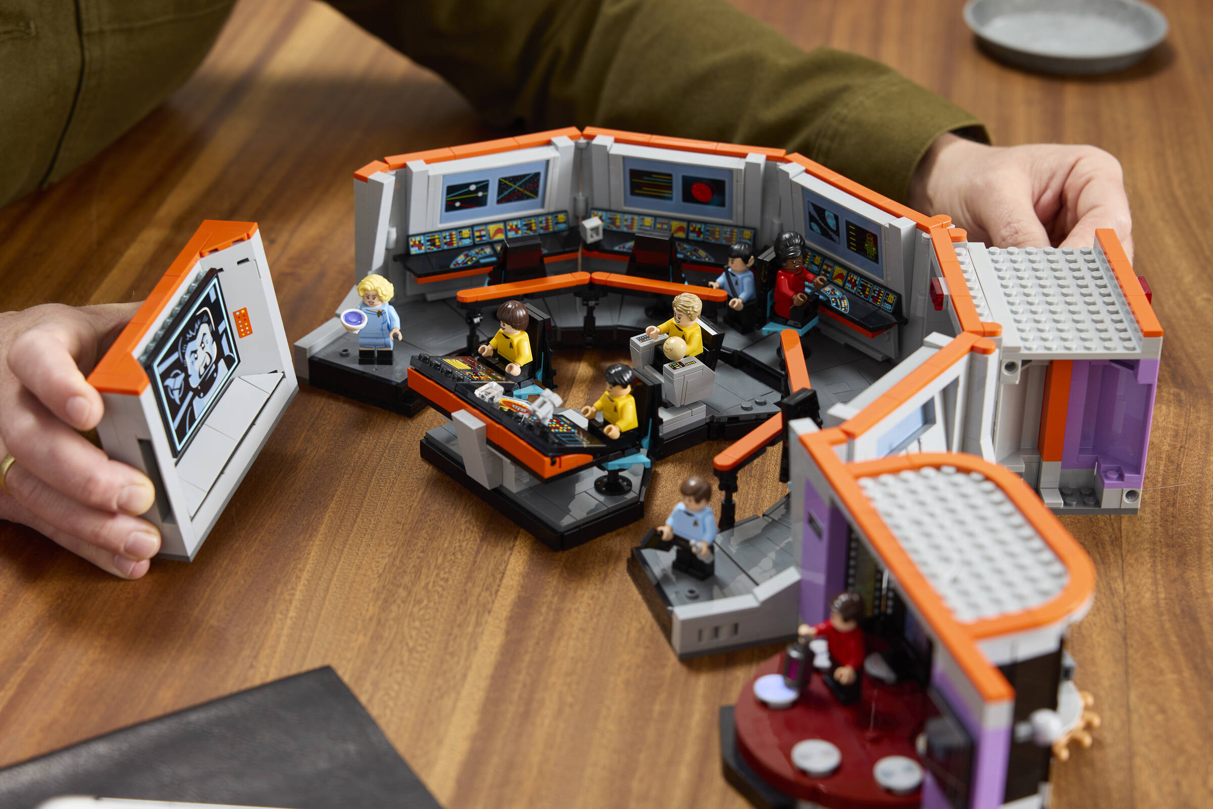 Star Trek: U.S.S. Enterprise NCC-1701™ Bridge 11385 | LEGO® Icons