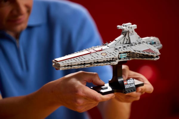 LEGO 75441 Le croiseur d’assaut de classe Venator — visuel 6 sur 8