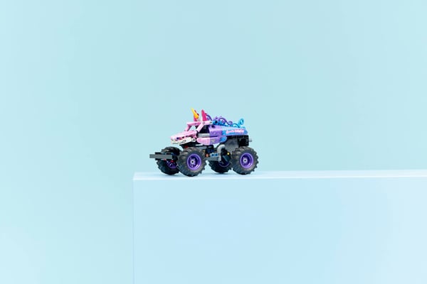 LEGO 42220 Monster Jam™ Sparkle Smash™ à rétrofriction — visuel 8 sur 8