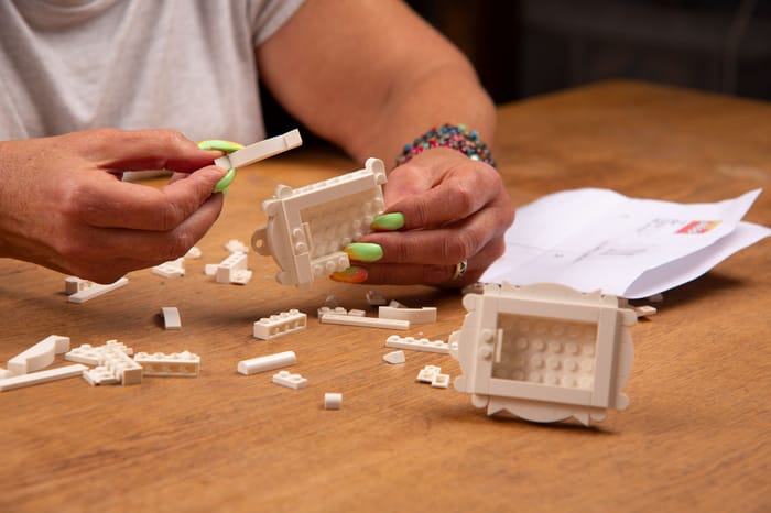 Lego Photo Frame Tutorial Create Your Own Photo Frame Using LEGO® Pick a Brick | Official LEGO ...