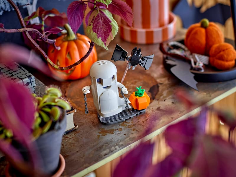 LEGO 40772 Glowing Ghost Lifestyle