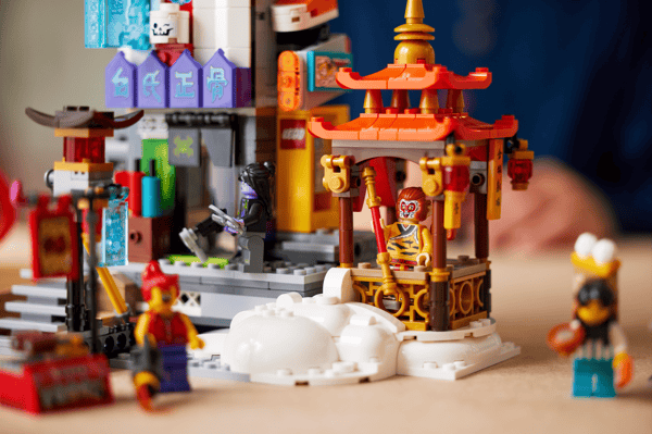 LEGO 80054 Le 5ème anniversaire de la ville de Megapolis — visuel 8 sur 8