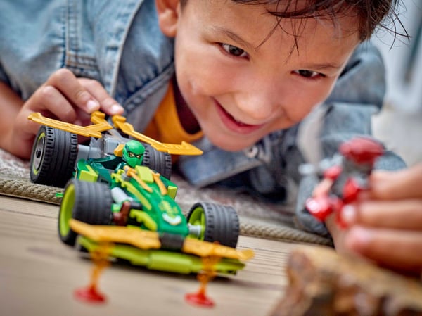 LEGO 71828 La voiture de course à rétrofriction de Lloyd — visuel 6 sur 8