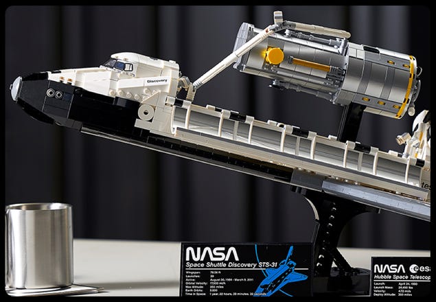 LEGO NASA Space Shuttle Discovery  LEGO Designer Video 10283 