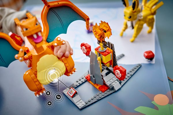 SMART Play™: Charizard vs. Jolteon Ultimate Battle - Image 12