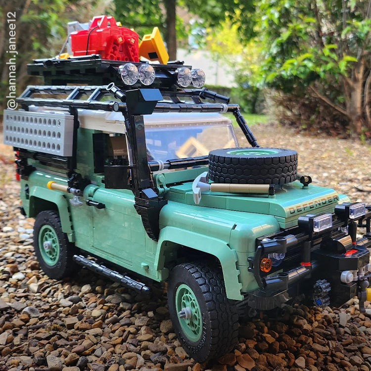 <b><a href="https://www.lego.com/product/land-rover-classic-defender-90-10317?icmp=LP-SHG-Standard-NO_Gallery_Land_Rover_Classic_Defender_UGC_LP-PR-NO-LKY9NI6TJ2" style="color: #FFFFFF">Land Rover Classic Defender 90<br/>Do obchodu
</a></b>
