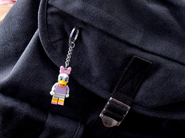 Daisy Duck Keyring - Image 4