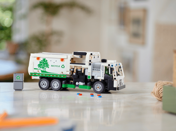 Mack® LR Electric Garbage Truck - Image 12