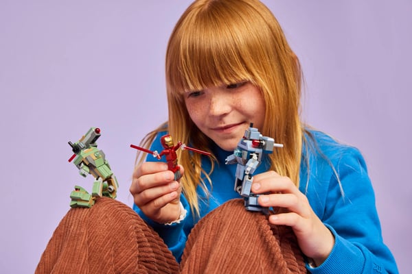LEGO 76320 Iron Man et War Machine contre les drones de Hammer — visuel 6 sur 8
