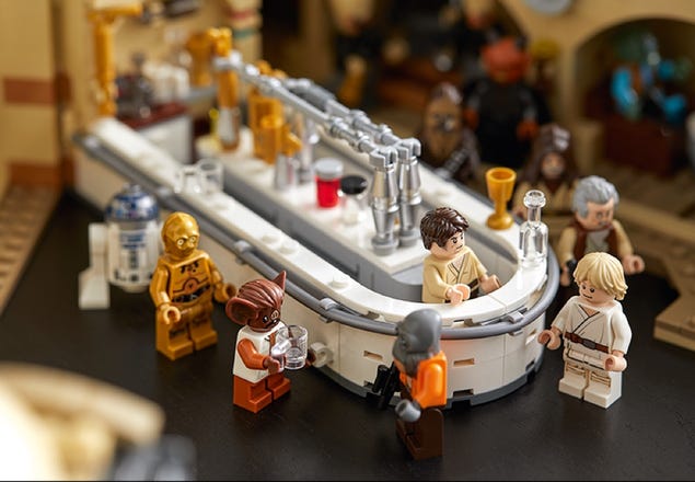 LEGO Star Wars 75290 Mos Eisley Cantina - largest Master Builder