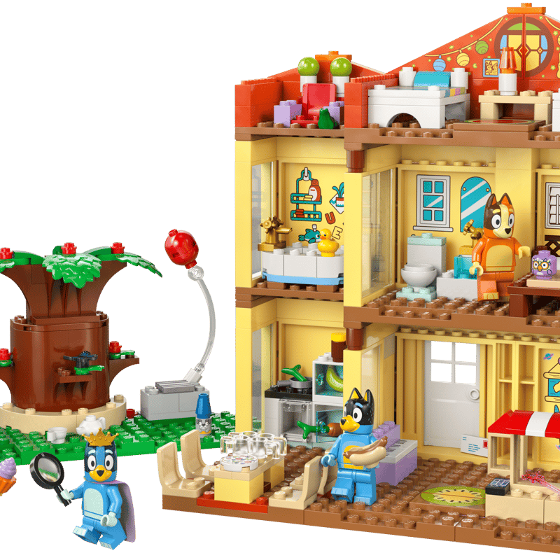 Back of the LEGO® Bluey Bluey's Family House with a detailed view of the rooms; Bluey and Bingo minifigures to the side.