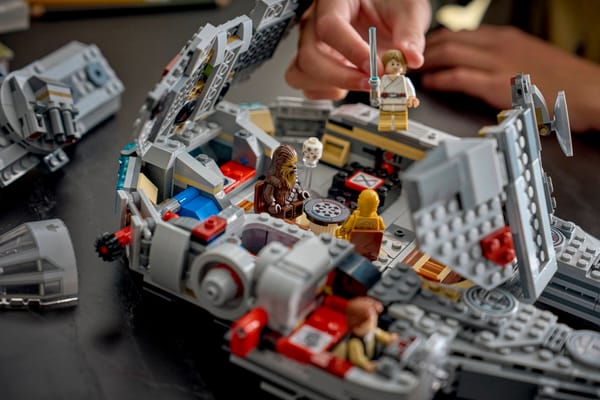 SMART Play™: Millennium Falcon™ - Image 14