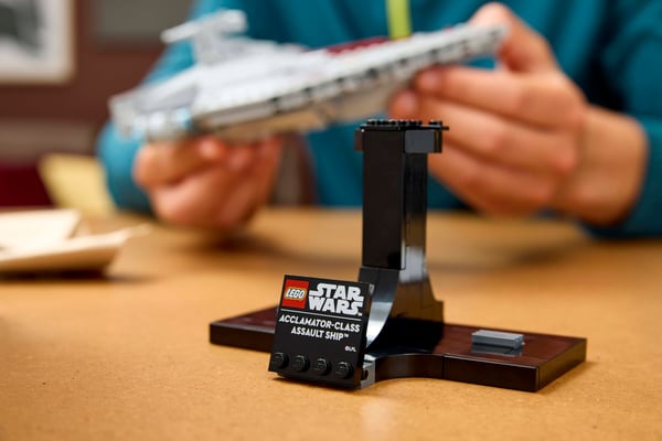 LEGO 75404 Le transport d’assaut de classe Acclamator — visuel 8 sur 8