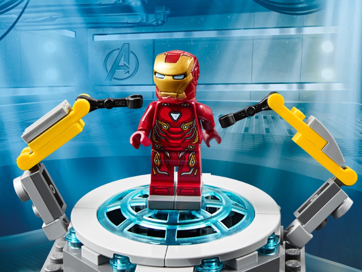 lego figure iron man