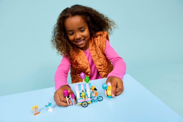 LEGO 42692 Le stand de glaces et de ballons — visuel 6 sur 8