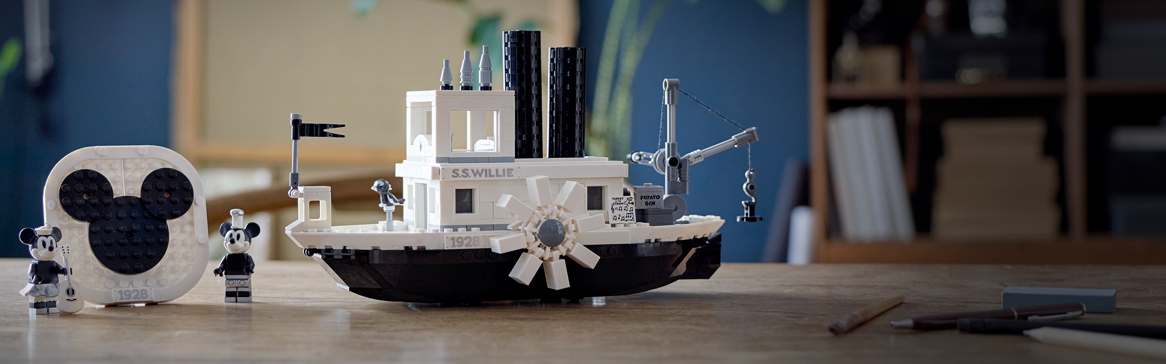 Details about   Mickey Minnie Building Blocks Steamboat Willie Ship Set Educational Kit Bricks