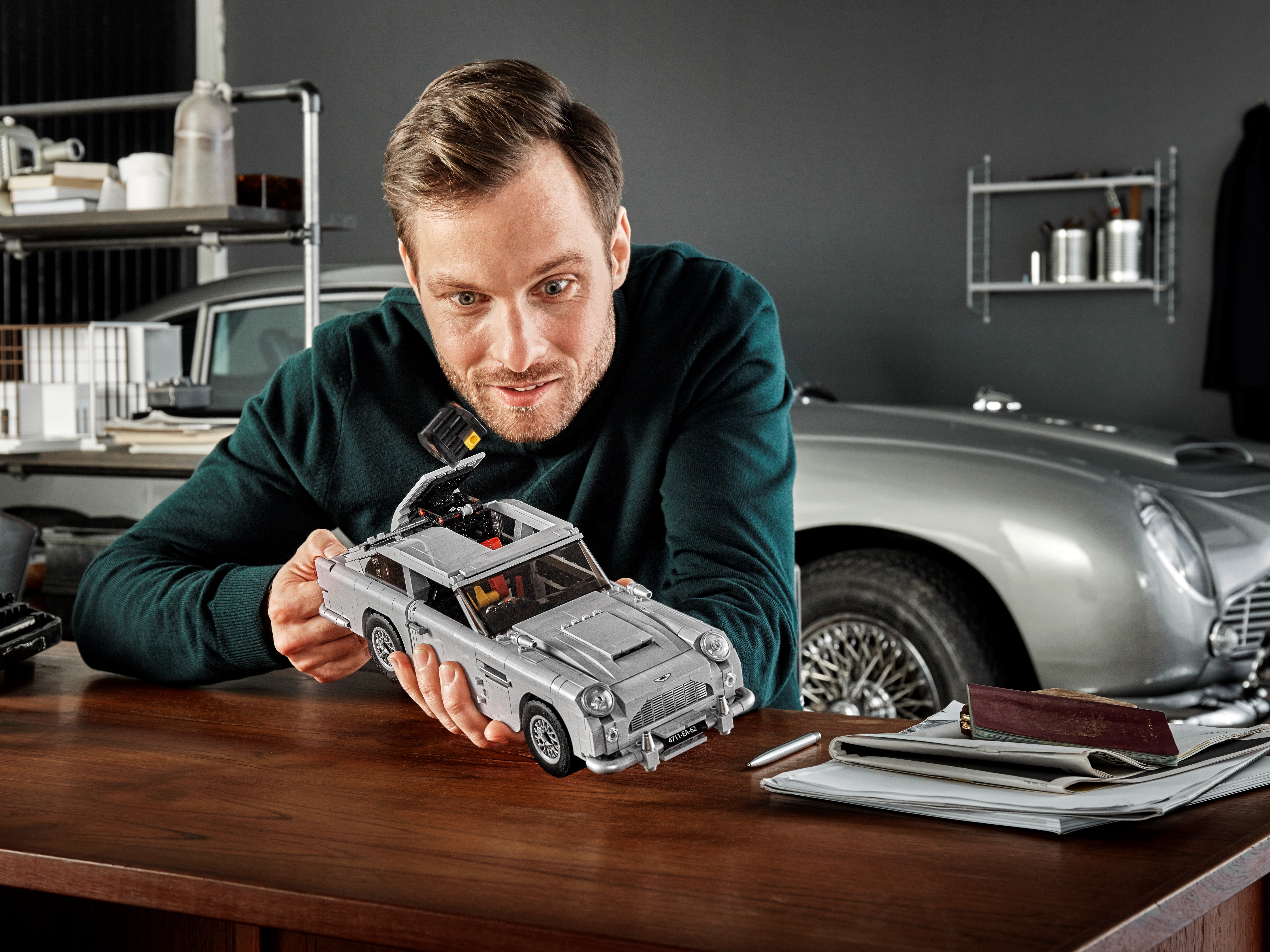 James Bond™ Aston Martin 10262 | Expert | Buy online at Official Shop US