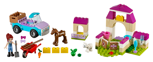 Mia's Farm Suitcase — LEGO set 10746